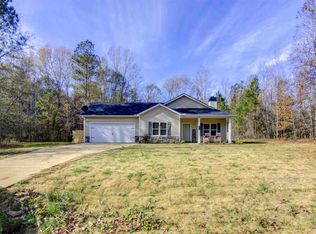 635 Pinewood Dr, Gay, GA 30218