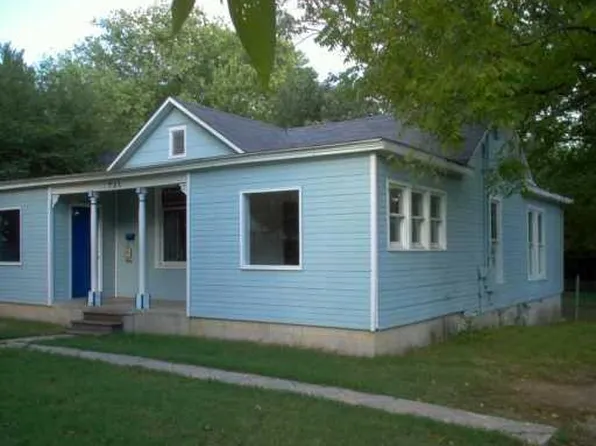 721 S 3rd St, Rogers, AR 72756