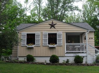 573 Red Star Short Cut Rd, Oak Hill, WV 25901