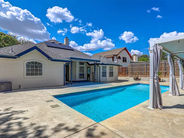 7104 Cook Cir, North Richland Hills, TX 76182