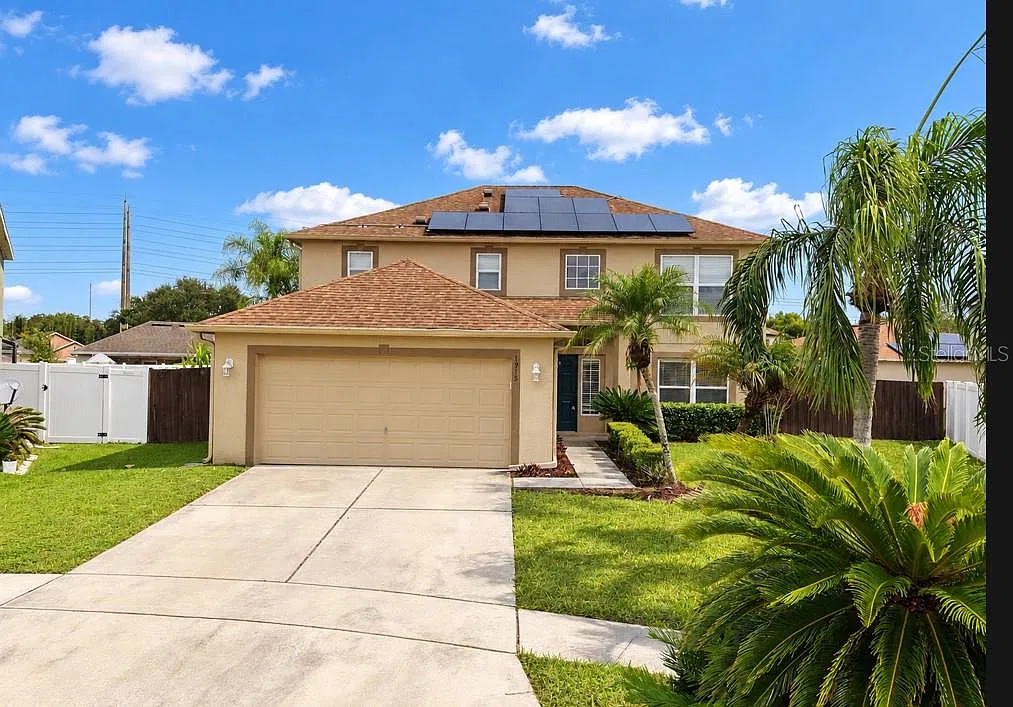 4 bed, 2.5 bath, 2224 sqft, $2,850 — Photo 2