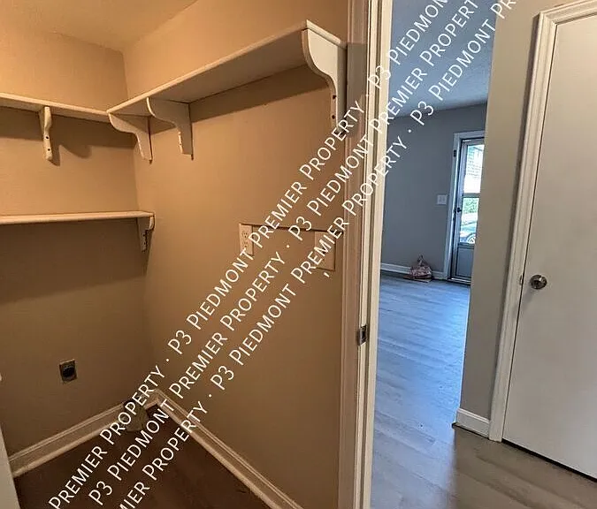 32 Forsyth St — Photo 5