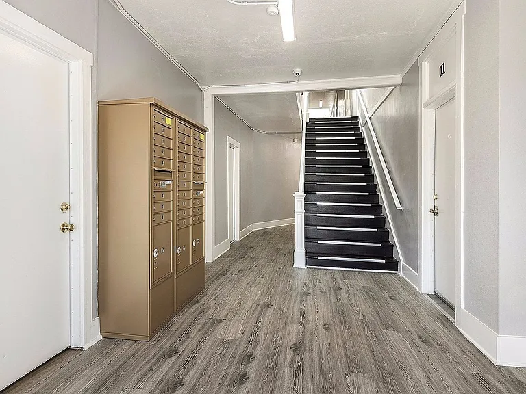 Portside Studio Apartments — Photo 39