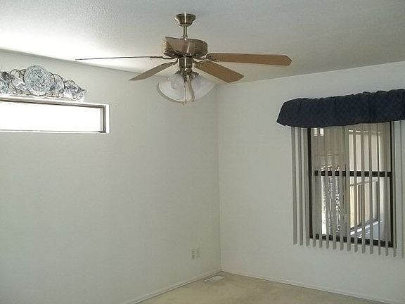 4th image of 15 Windbridge Ln