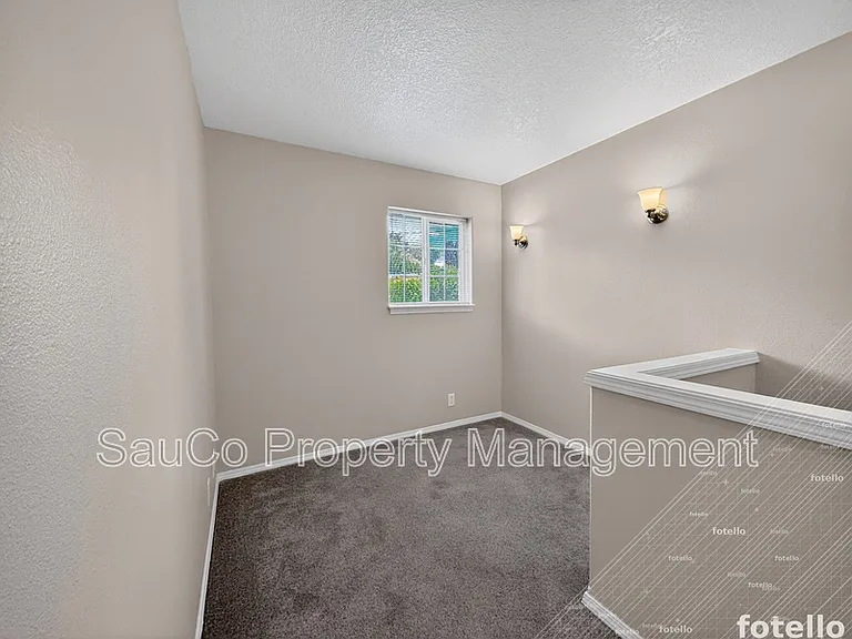 661 NW Connell Ave — Photo 20