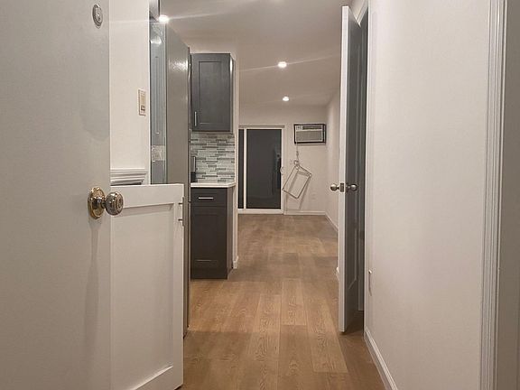 5th image of 388 Pennyfield Ave APT 1