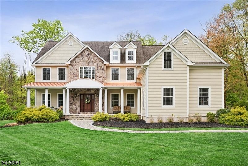 1st image of 8 Forest Dr