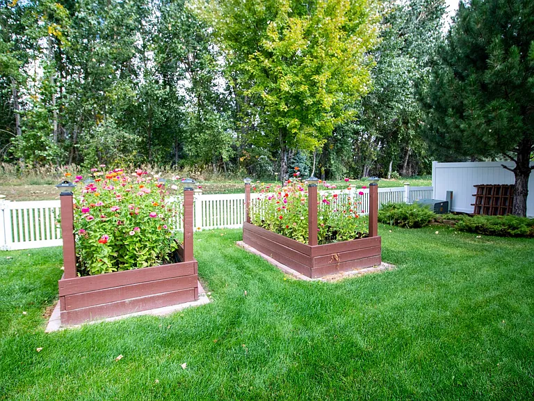 3835 Fairmeadow Dr — Photo 8