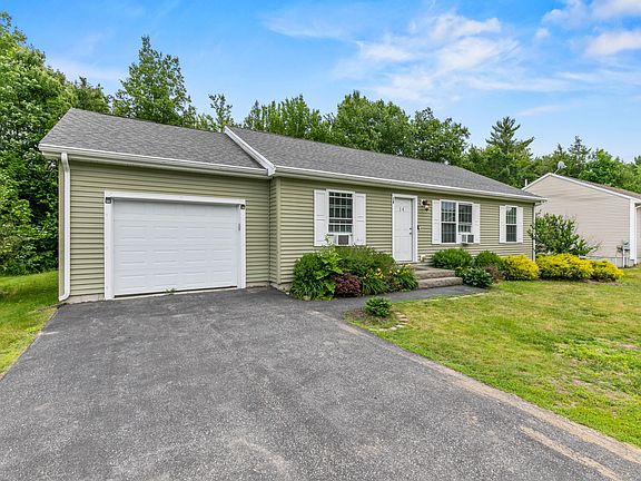 3rd image of 14 Fox Hollow Drive