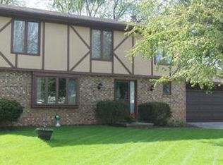 725 Bunker Hill Dr, Bourbonnais, IL