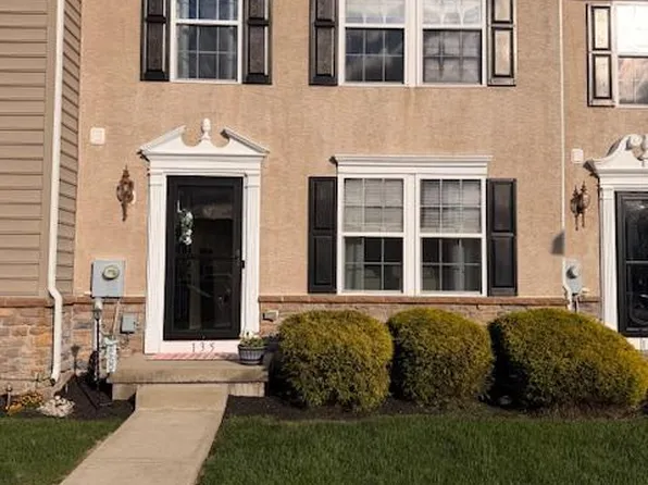 135 Sandpiper Ct, Gilbertsville, PA 19525