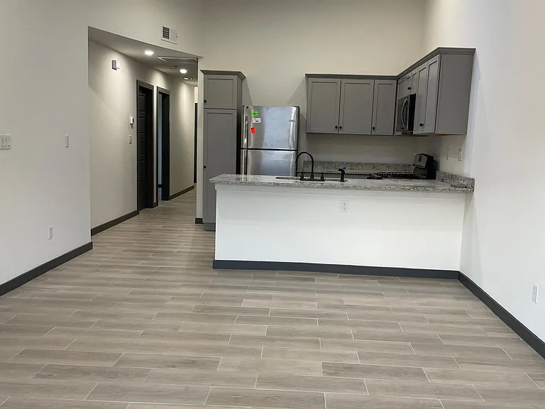 809 Hc Gilbert Minjares Dr #B — Photo 10