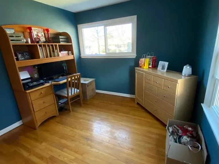 722 Symes Ave — Photo 9