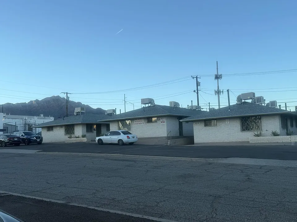 Plaza Manor Apartments