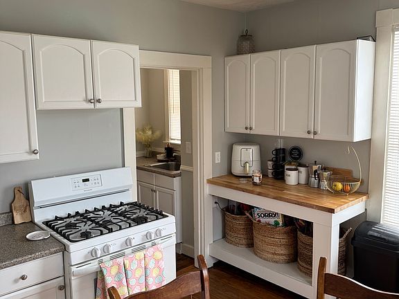 3rd image of 36 Ashland St APT 1