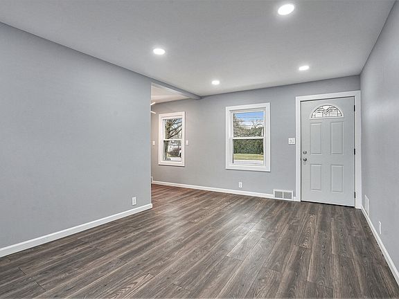 4th image of 3941 Miramar Ave NE