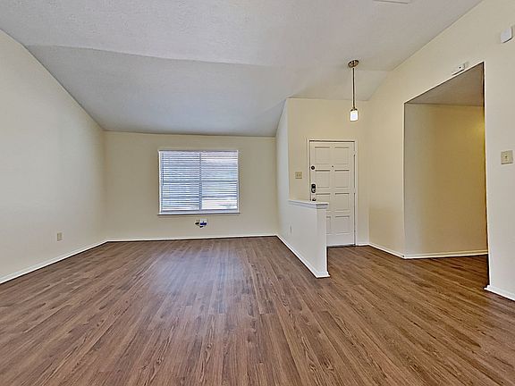 4th image of 3215 Windmoor Dr