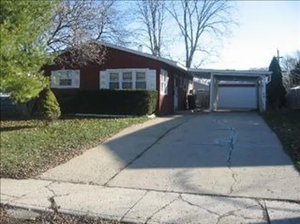 819 Salem Ln, Carpentersville, IL 60110