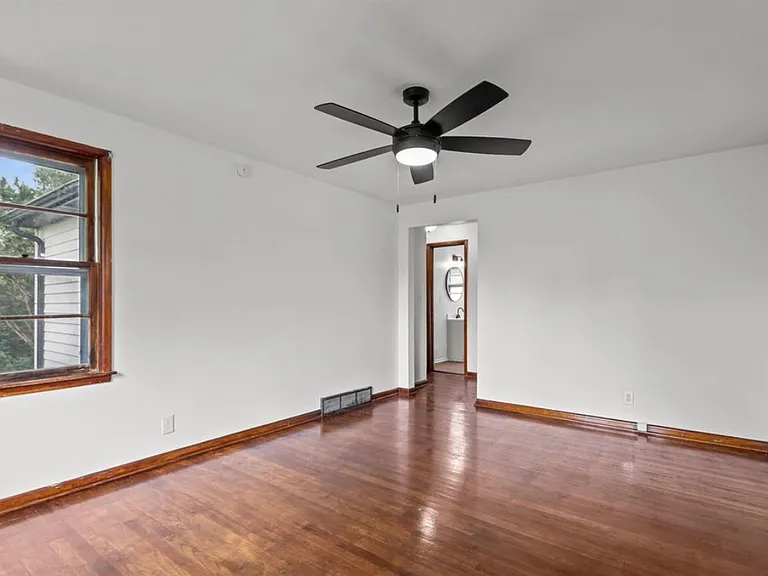 404 E Vaile Ave — Photo 12