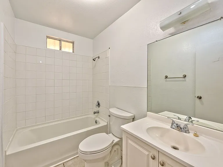 3912 Torsby Pl — Photo 4
