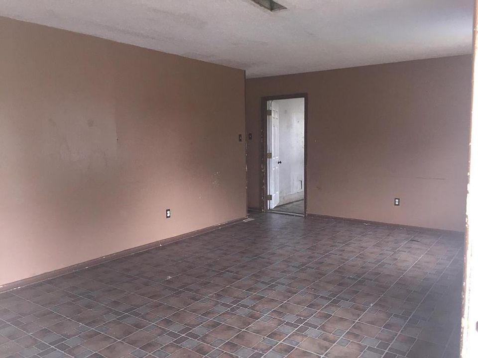 1st image of 5616 New Castle Dr