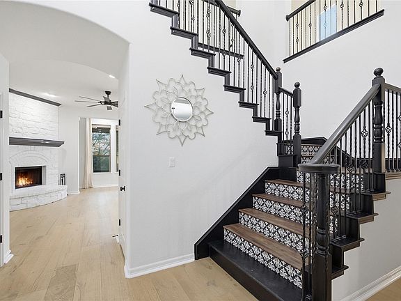 3rd image of 208 Mirafield Ln