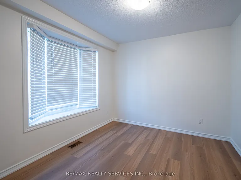 100 Brownleigh Ave #176 — Photo 5