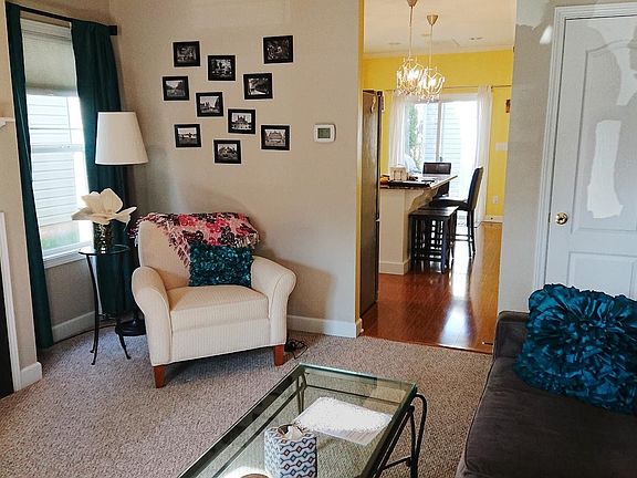 Living/Kitchen Entry