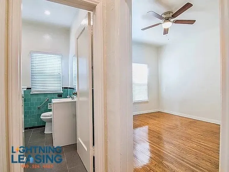 367 N Curson Ave #7 — Photo 3