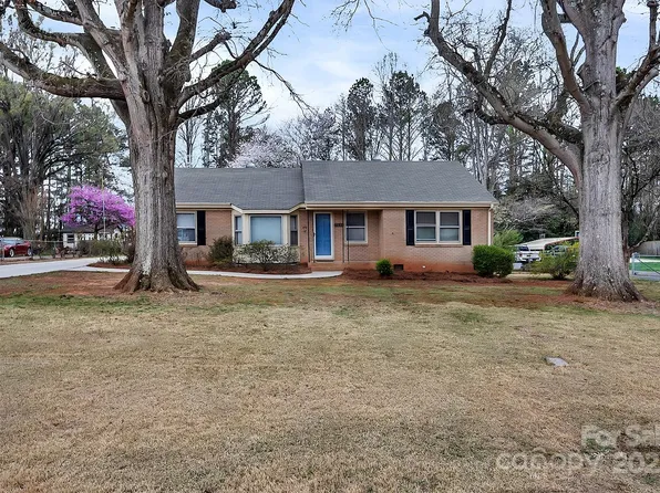 403 Hillcrest Dr, Huntersville, NC 28078