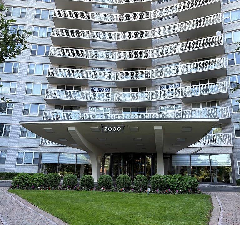 1st image of 2000 Linwood Ave APT 21R