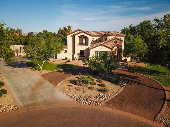 3rd image of 14438 W Cochise Dr
