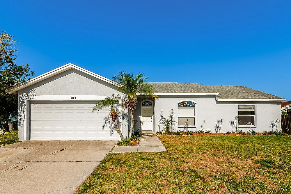 3 bed, 2.0 bath, 1295 sqft, $1,820 — Photo 1