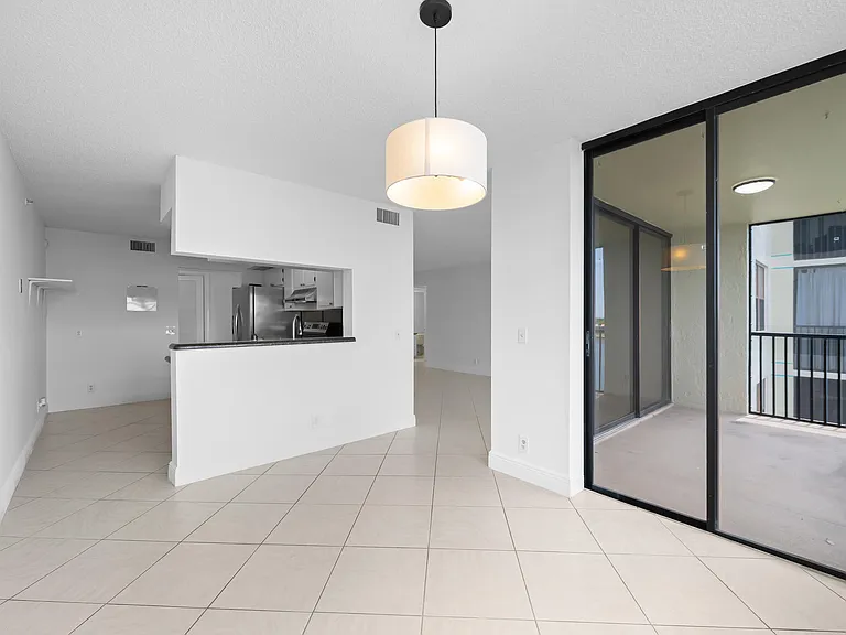 105 Lake Emerald Dr #706 — Photo 7