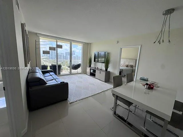 19501 W Country Club Dr #2115 — Photo 9