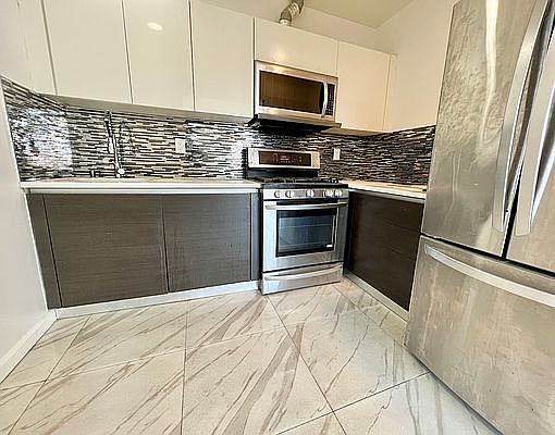 3rd image of 30 28th Ave APT 3A