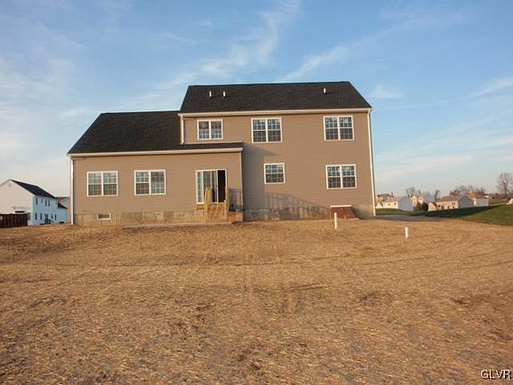 3rd image of 2720 New England Ct