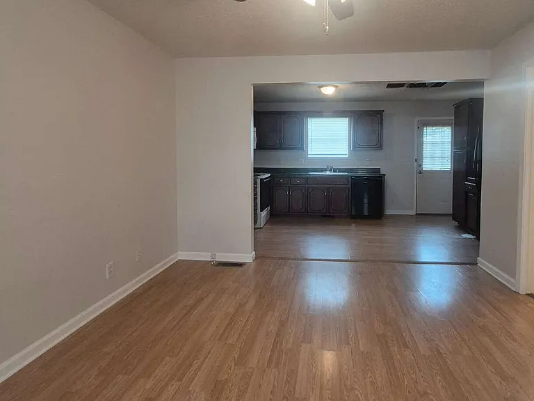 825 Decoy Ct — Photo 4