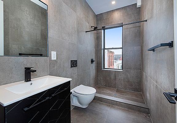 4th image of 419 16th St #13D