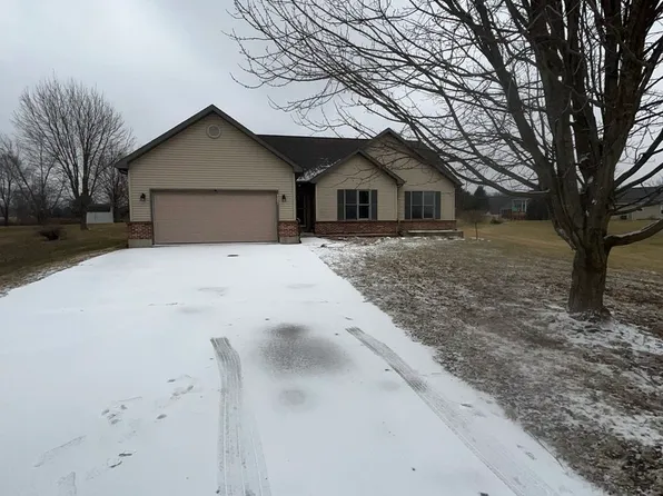 4001 Adam Dr, Wonder Lake, IL 60097