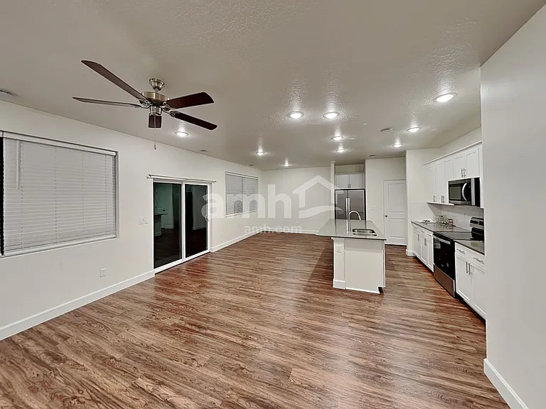 278 N Allen Ln — Photo 5