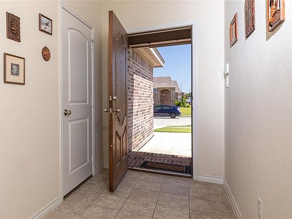 5th image of 8904 Sunset Ct