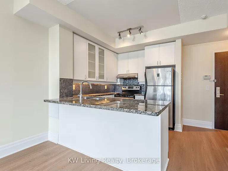 21 Upper Duke Cres #604 — Photo 7