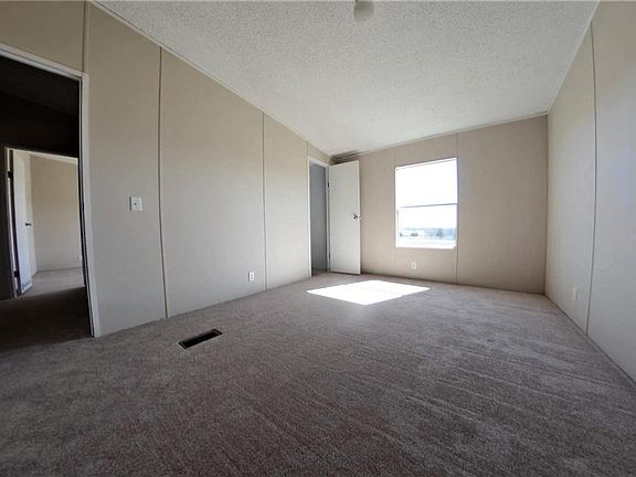 5th image of 216 Tower Dr