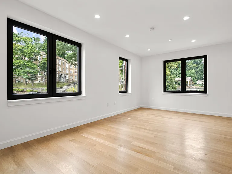 1618 Beacon St #3 — Photo 17