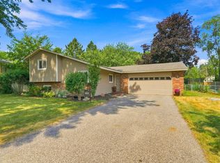 1014 Grant Cir S, Anoka, MN 55303