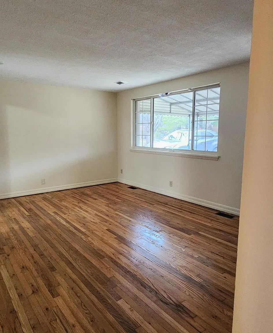 4 bed, 2292 sqft, $1,895 — Photo 4
