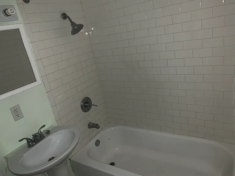 2225 Dauphine St #B — Photo 10