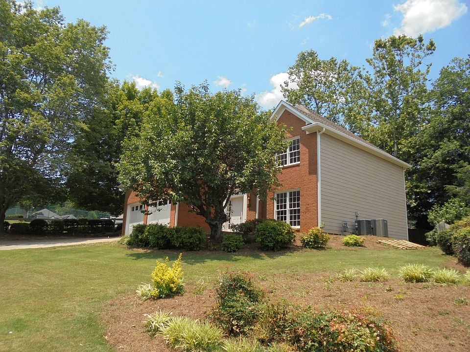 Extensive landscaping