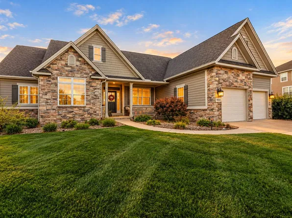2351 Naples Dr, Valparaiso, IN 46385